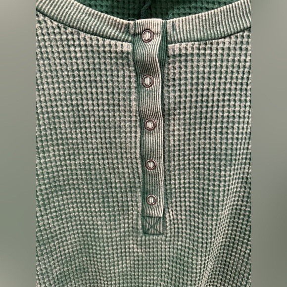NWOT Zenana Washed Baby Waffle Henley Neckline Long Sleeve Top - Picture 4 of 5